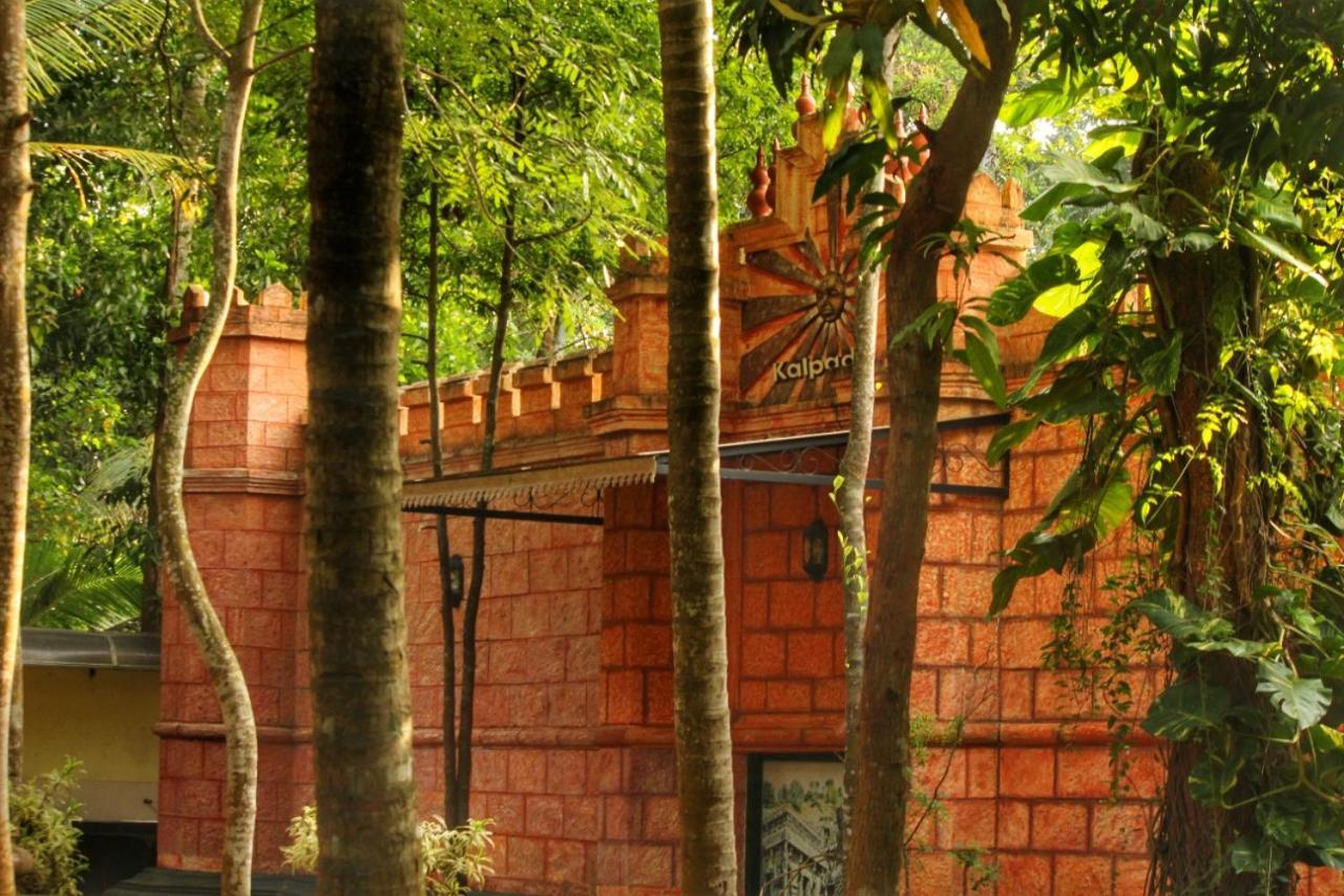 Kalpadiyil Hotell Balarampuram Exteriör bild
