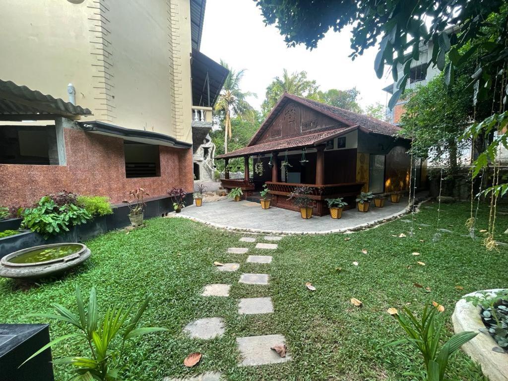 Kalpadiyil Hotell Balarampuram Exteriör bild