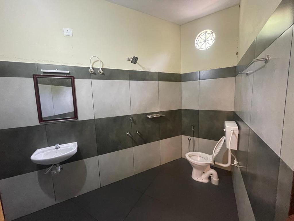 Kalpadiyil Hotell Balarampuram Exteriör bild